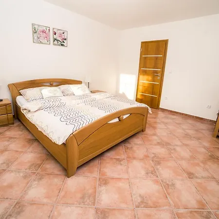 Apartmany U Orecha Boretice Exterior photo