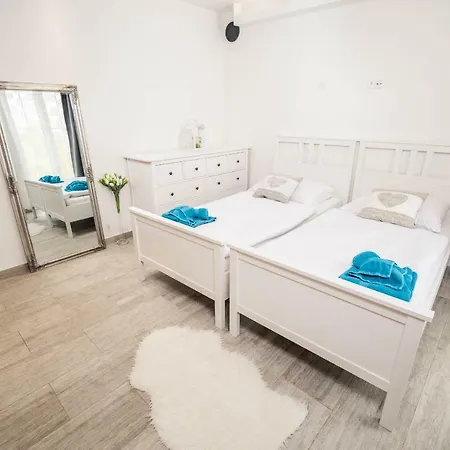 Apartmany U Orecha Boretice Exterior photo