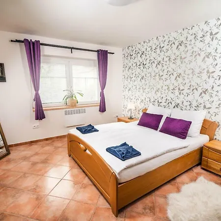 Apartmany U Orecha Boretice Exterior photo